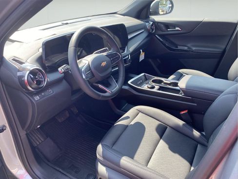 Used 2026 Chevrolet Equinox LT w/ Convenience Package II FWD image 9