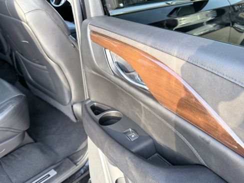 Used 2020 Cadillac Escalade ESV 2WD image 37