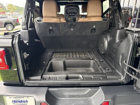 Used 2020 Jeep Wrangler Unlimited Sahara image 29