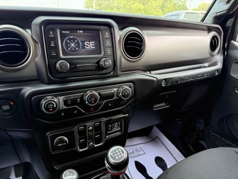 Used 2019 Jeep Wrangler Unlimited Sport w/ Cold Weather Group AWD/4WD image 10