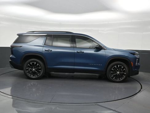 Used 2025 Chevrolet Traverse LT w/ Sun and Wheel Package FWD image 7