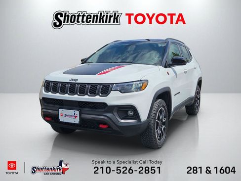 Used 2025 Jeep Compass Trailhawk AWD/4WD image 1