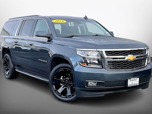 Used 2019 Chevrolet Suburban LT w/ Luxury Package image 1