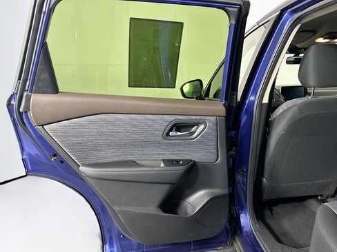 Used 2023 Nissan Rogue SV image 26