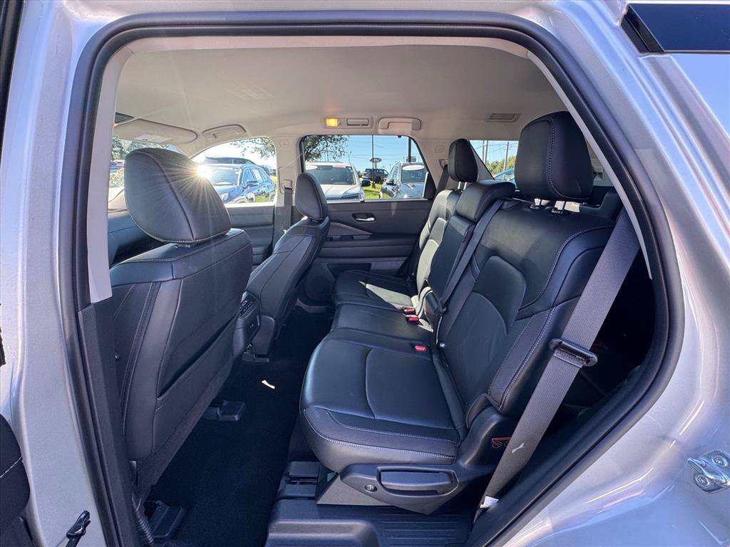 Certified 2025 Nissan Pathfinder SL AWD/4WD image 12