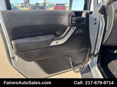 Used 2012 Jeep Wrangler Sahara w/ Dual Top Group image 41