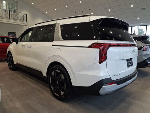 New 2026 Kia Carnival EX image 3