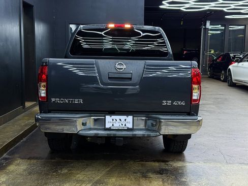Used 2010 Nissan Frontier SE image 8