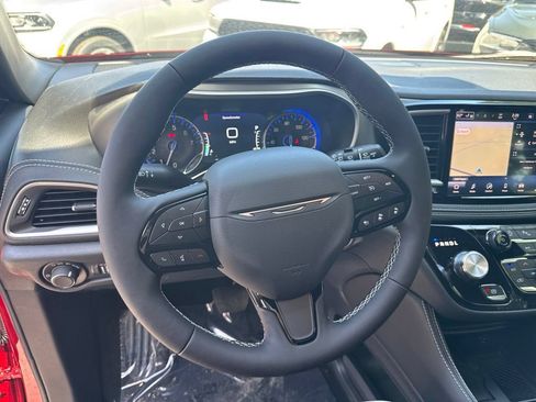 New 2027 Chrysler Pacifica Limited FWD image 13