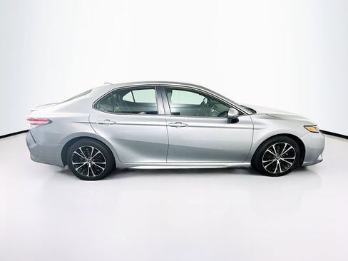 Used 2020 Toyota Camry SE image 10