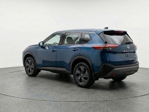 Used 2025 Nissan Rogue SV AWD/4WD image 6