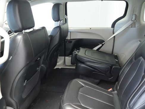 Certified 2023 Chrysler Pacifica Touring-L FWD image 21