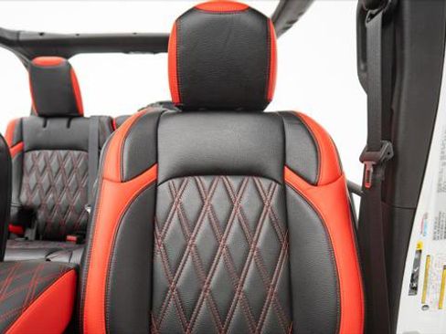 Used 2025 Jeep Wrangler Unlimited Sport image 43