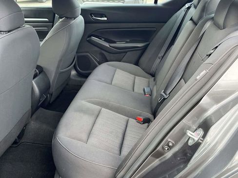 Used 2022 Nissan Altima 2.5 SV w/ SV Premium Package image 6