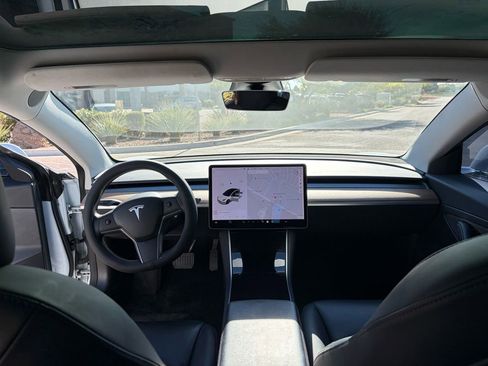 Used 2020 Tesla Model 3 Standard Range image 11