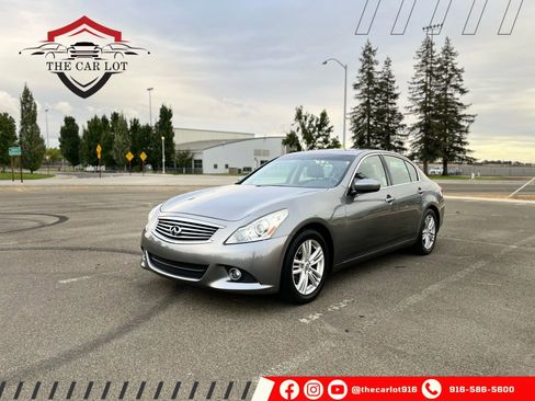 Used 2013 INFINITI G37 Journey w/ Premium Pkg image 1