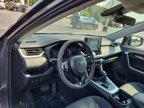 Certified 2021 Toyota RAV4 XLE FWD image 18
