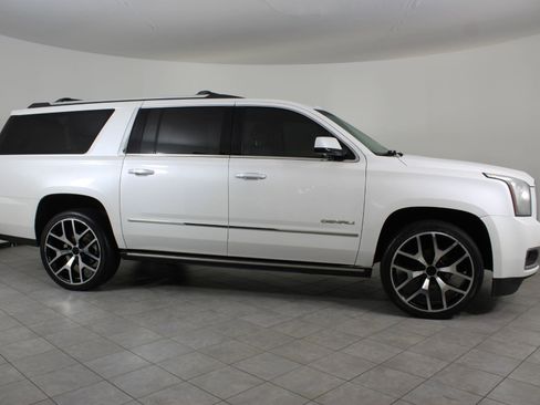 Used 2019 GMC Yukon XL Denali image 8