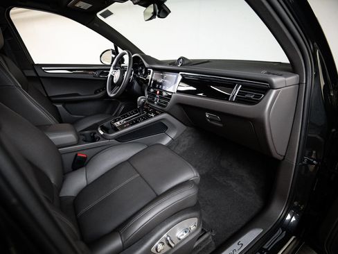 Certified 2026 Porsche Macan S AWD/4WD image 28