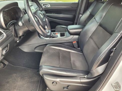 Used 2019 Jeep Grand Cherokee Altitude RWD image 26