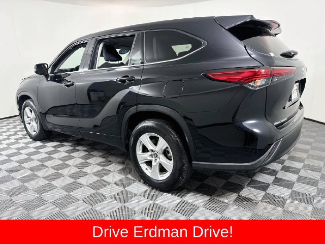 Used 2022 Toyota Highlander LE FWD image 21