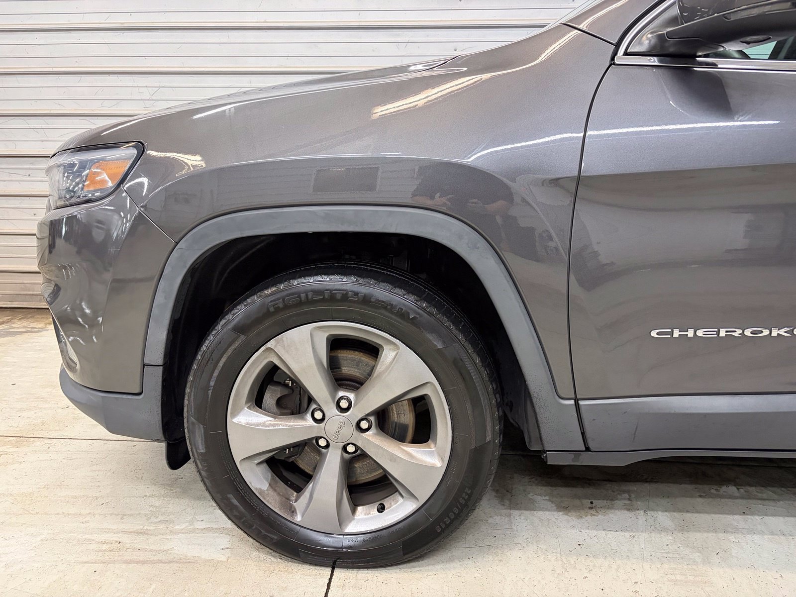 Used 2019 Jeep Cherokee Limited AWD/4WD image 4