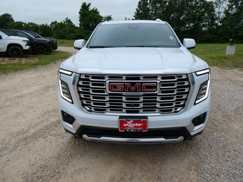 New 2026 GMC Yukon XL Denali w/ Denali Reserve Package AWD/4WD image 9