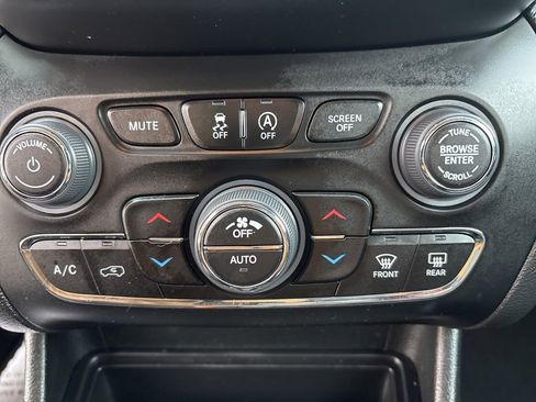 Used 2022 Jeep Cherokee Latitude Lux image 20