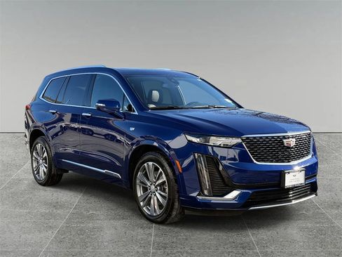 Used 2025 Cadillac XT6 Premium Luxury image 9