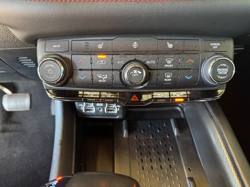 Used 2025 Dodge Durango R/T w/ Blacktop Package AWD/4WD image 17