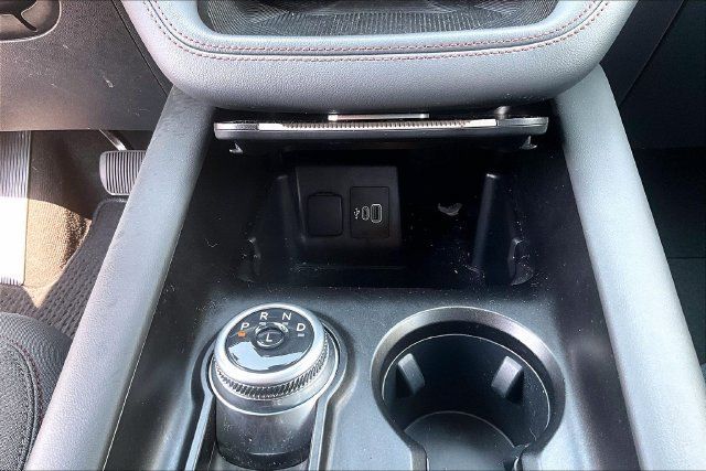 Used 2025 Ford Explorer Active AWD/4WD image 25