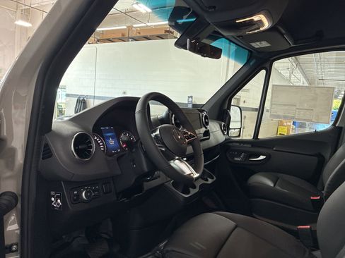 New 2025 Mercedes-Benz Sprinter 2500 image 10