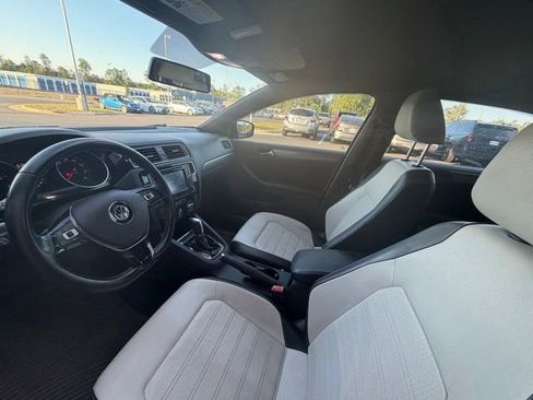 Used 2017 Volkswagen Jetta Sport FWD image 14