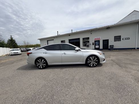 Used 2020 Nissan Altima 2.5 SL FWD image 41