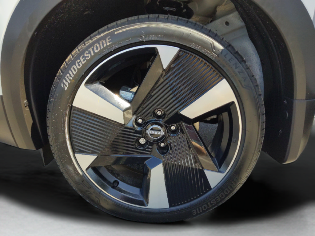 Certified 2025 Nissan Kicks SR AWD/4WD image 39