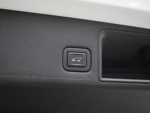 Used 2023 GMC Terrain SLE w/ Driver Convenience Package AWD/4WD image 11