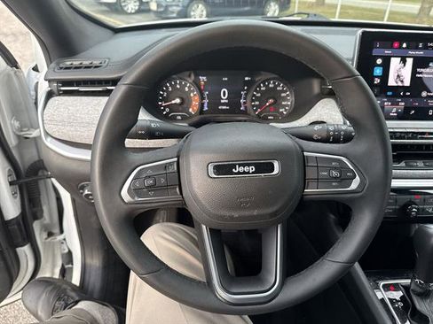 Used 2023 Jeep Compass Latitude image 11
