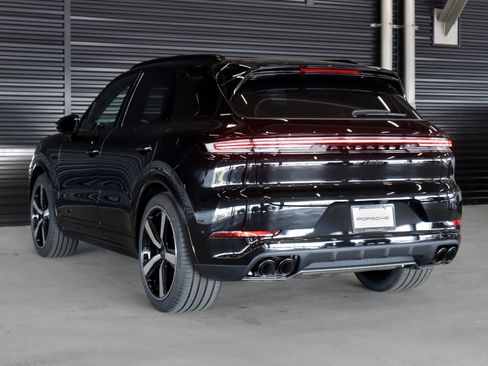 New 2026 Porsche Cayenne Turbo image 3