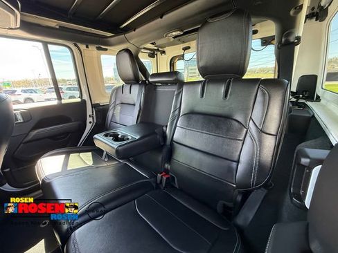 Used 2023 Jeep Wrangler Unlimited Sahara w/ Cold Weather Group AWD/4WD image 30