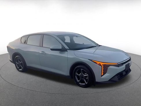 Used 2025 Kia K4 LXS image 7