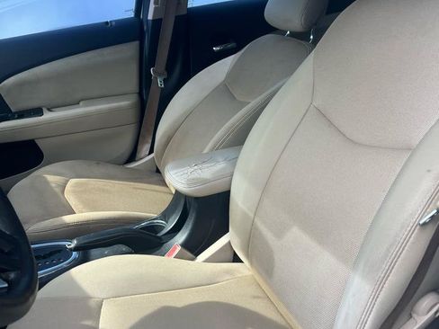 Used 2014 Dodge Avenger SE FWD image 9