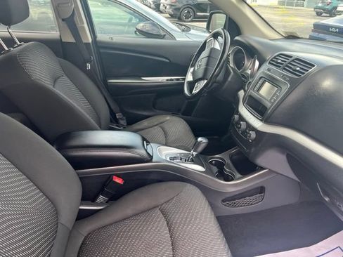 Used 2020 Dodge Journey SE w/ SE Popular Equipment Group FWD image 4