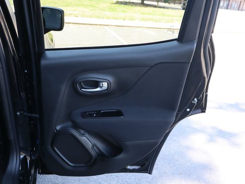 Used 2020 Jeep Renegade Latitude FWD image 25