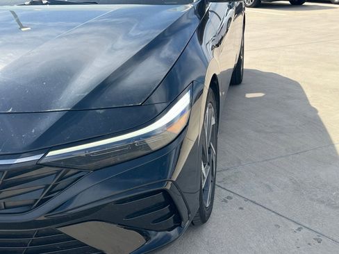 Certified 2025 Hyundai Elantra Limited image 4