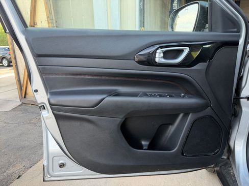 Used 2025 Jeep Compass Trailhawk image 18