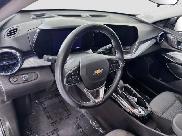 Used 2025 Chevrolet Trax LT w/ LT Convenience Package FWD image 9
