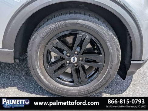 Used 2022 Ford Explorer XLT w/ Equipment Group 202A RWD image 11