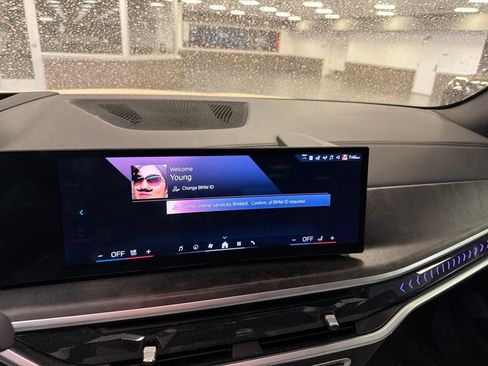Used 2024 BMW X5 xDrive40i w/ M Sport Package AWD/4WD image 9
