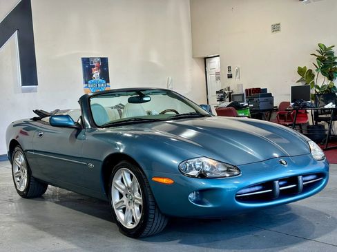 Used 2000 Jaguar XK8 Convertible RWD image 9