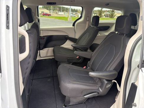 Used 2023 Chrysler Voyager LX FWD image 27